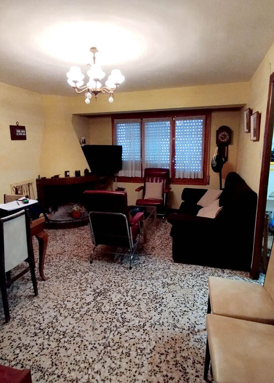 Al centre de Batea un habitatge de 250 m2 fàcilment re distribuïble en 3 o 4 apartaments