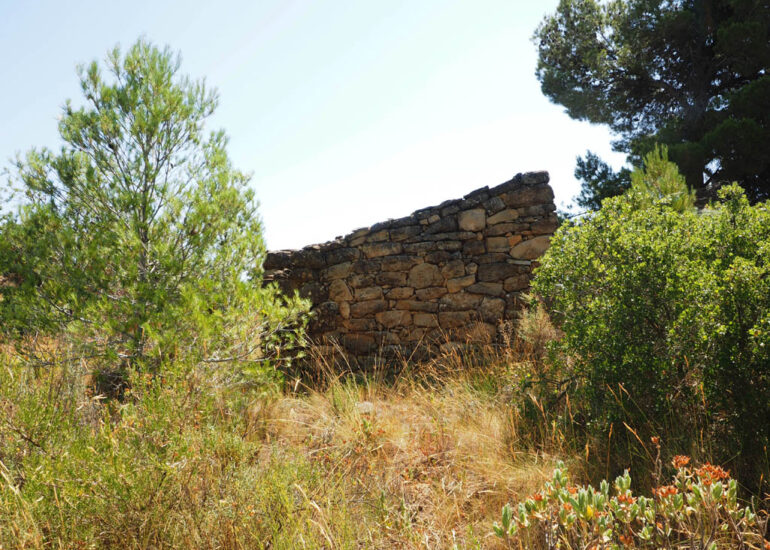 Casa rural aillada a Batea amb finca12.000€