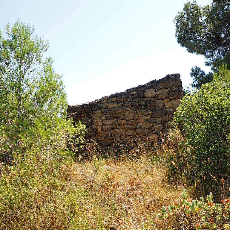 Casa rural aillada a Batea amb finca12.000€