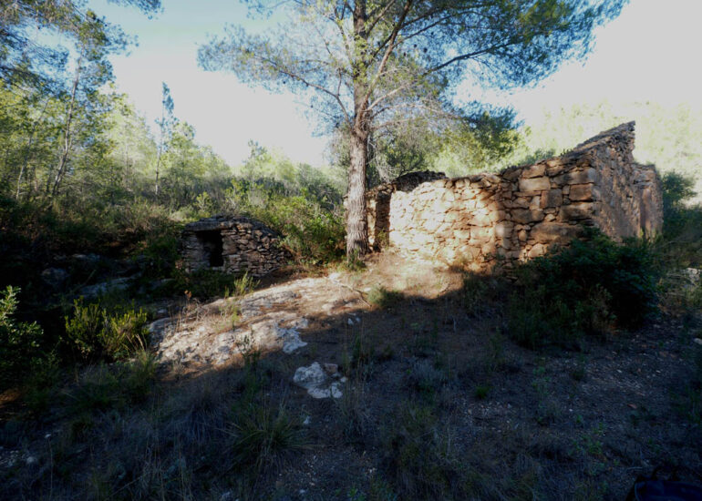 Casa rural de pedra envoltada de natura a Benifallet