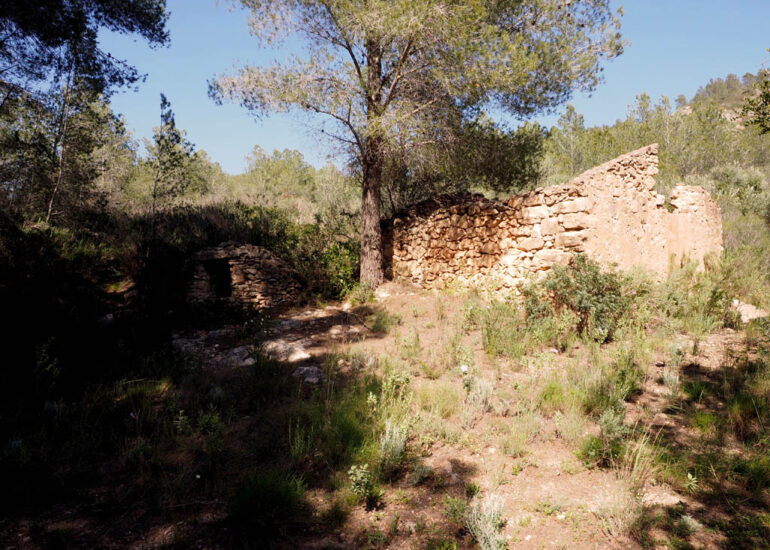 Casa rural de pedra envoltada de natura a Benifallet