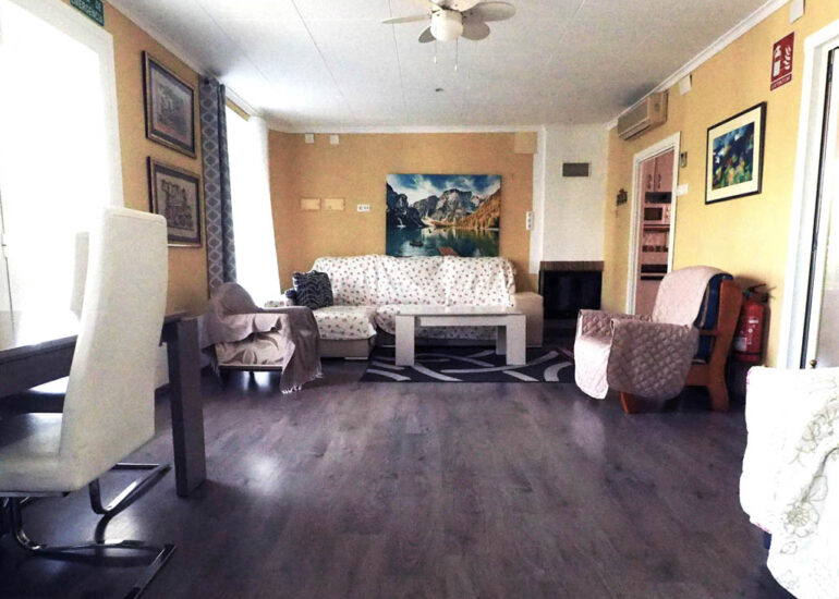 Casa amb llicencia turáistica a Bítem Sala-Menjador