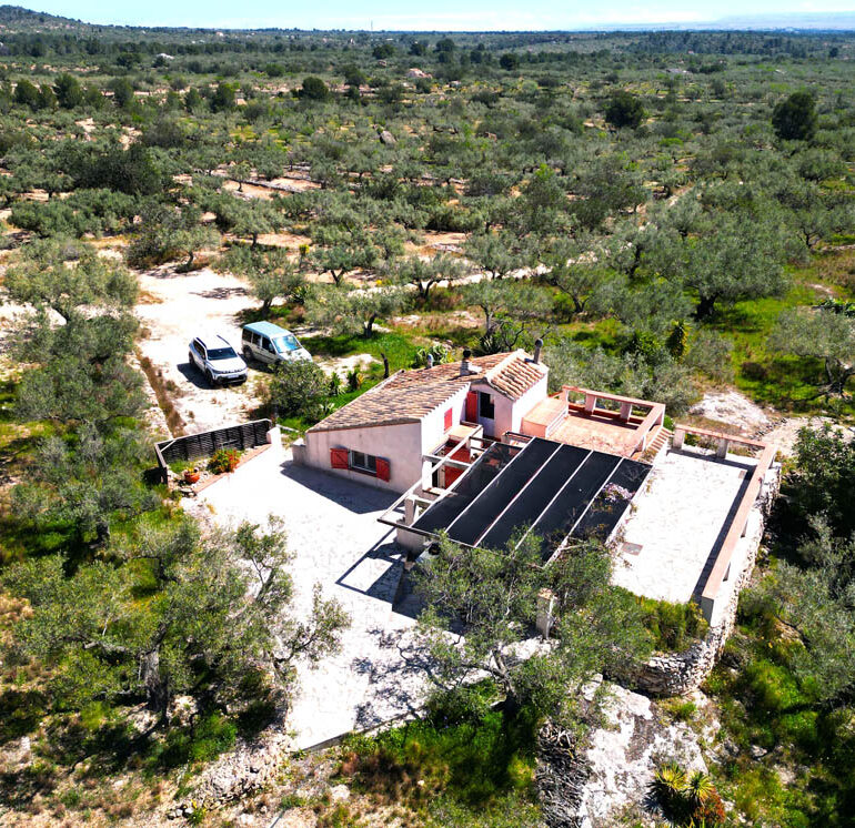 Casa rural al Coll de l'Alba amb vistes al Delta de l'Ebre i al mar Mediterrani