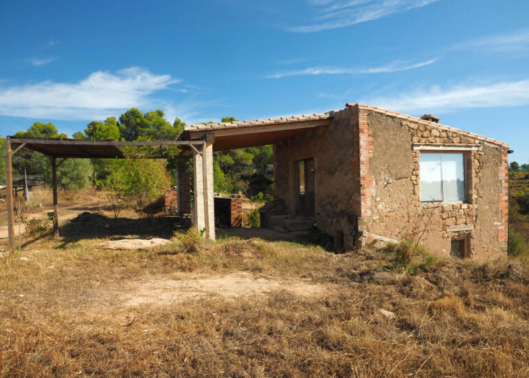 Mas rehabilitat amb porxo i finca a Horta de Sant Joan, prop de Bot